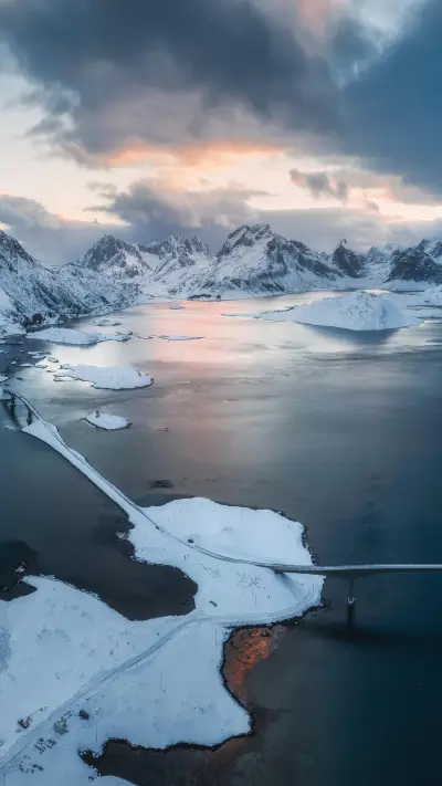 一个矛盾而神奇的国度 - Screenshot 1