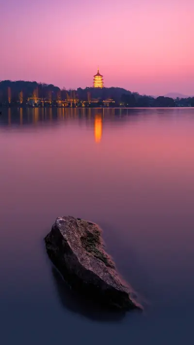 雷锋夕照-【视觉中国】