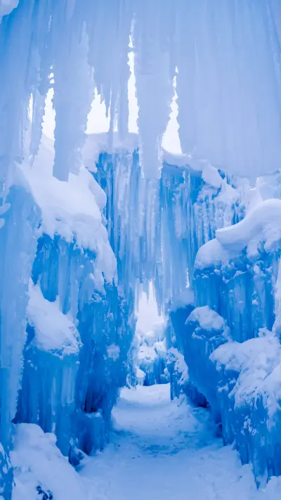 雪山-锐景创意